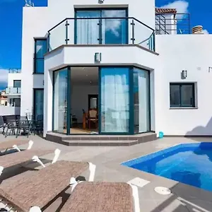 https://increible-villa-con-piscina-privada.es-andalucia.com